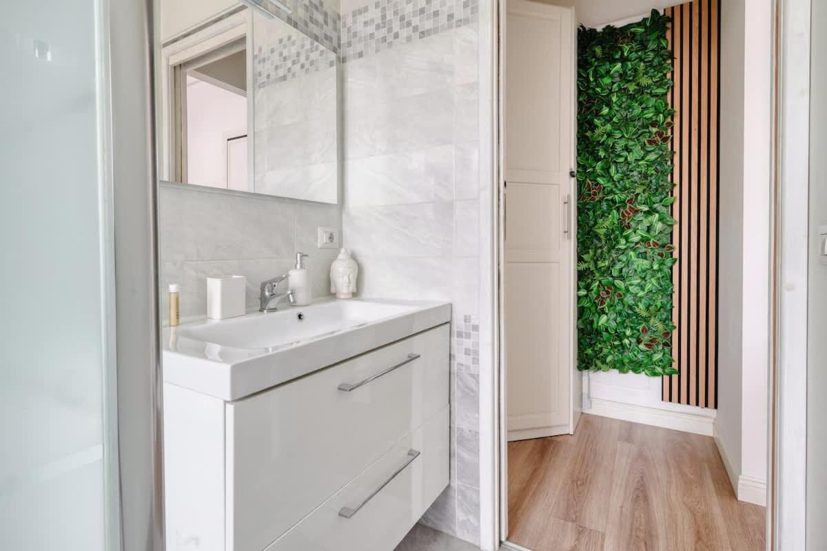Oasis Suite - Subway 50 Meters Just 5 Minutes From Duomo Milano Ngoại thất bức ảnh