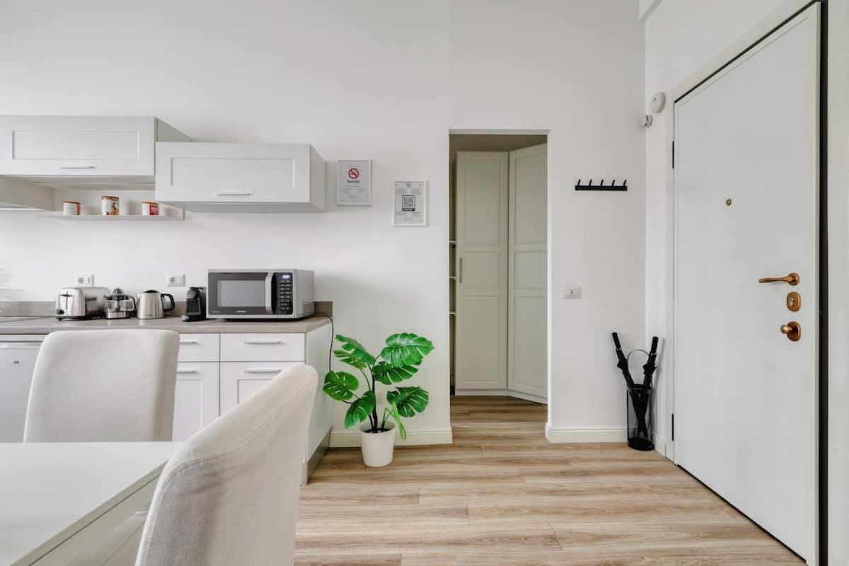 Oasis Suite - Subway 50 Meters Just 5 Minutes From Duomo Milano Ngoại thất bức ảnh